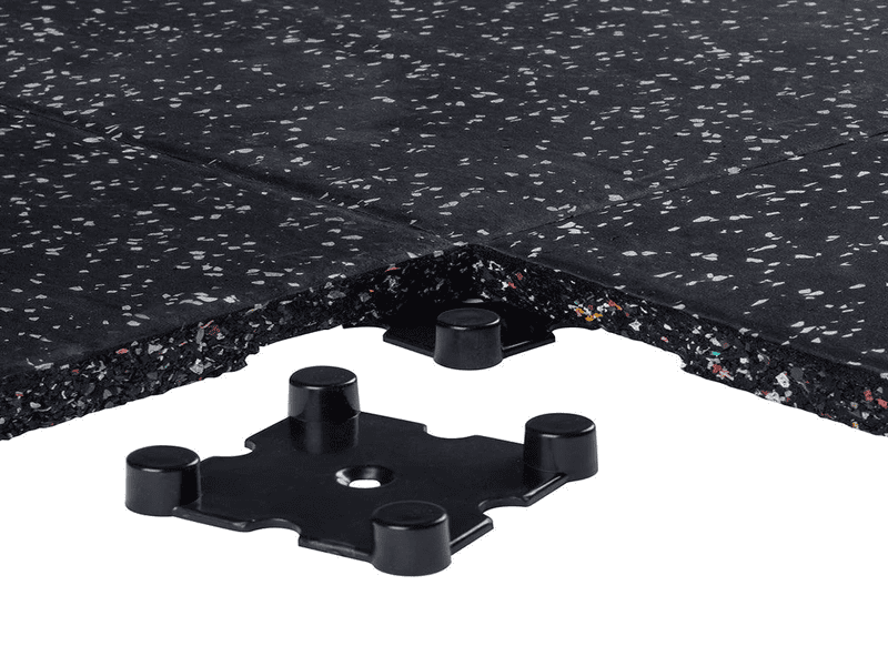 Botsproef toont schokabsorptie aan van zachte, comfortabele in elkaar grijpende rubberen tegels voor gewrichtsveiligheid